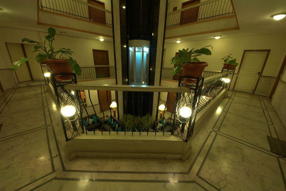 Hm Suites & Studios Bangalore Esterno foto